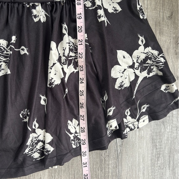 BLOOMCHIC Floral Print V Neck Ruffle Ruched T-shirt - Picture 3 of 11